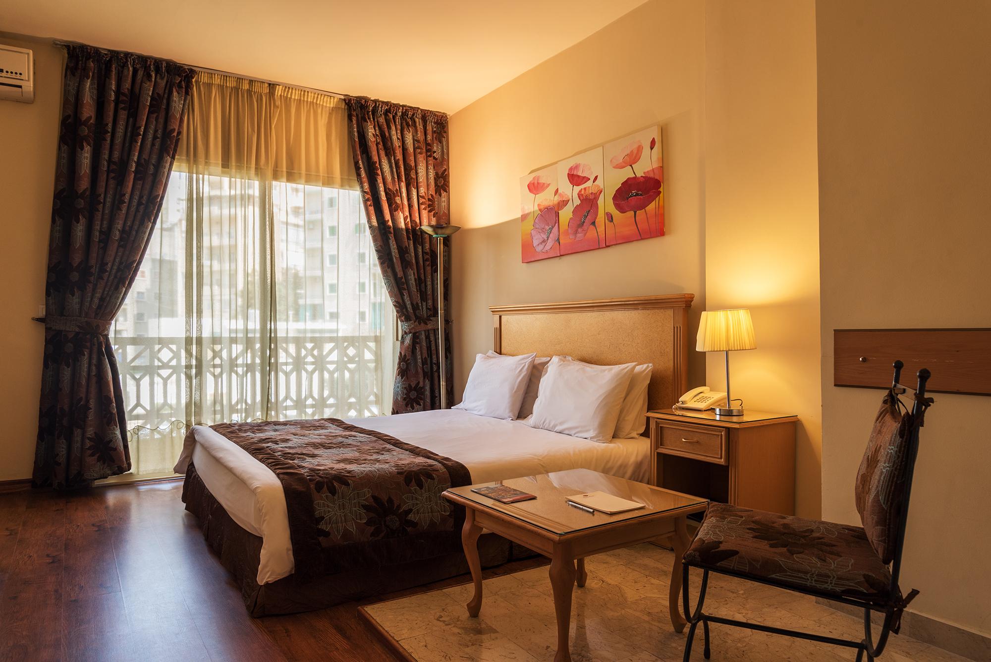 Rawche Universal Apartments Beirut Bagian luar foto