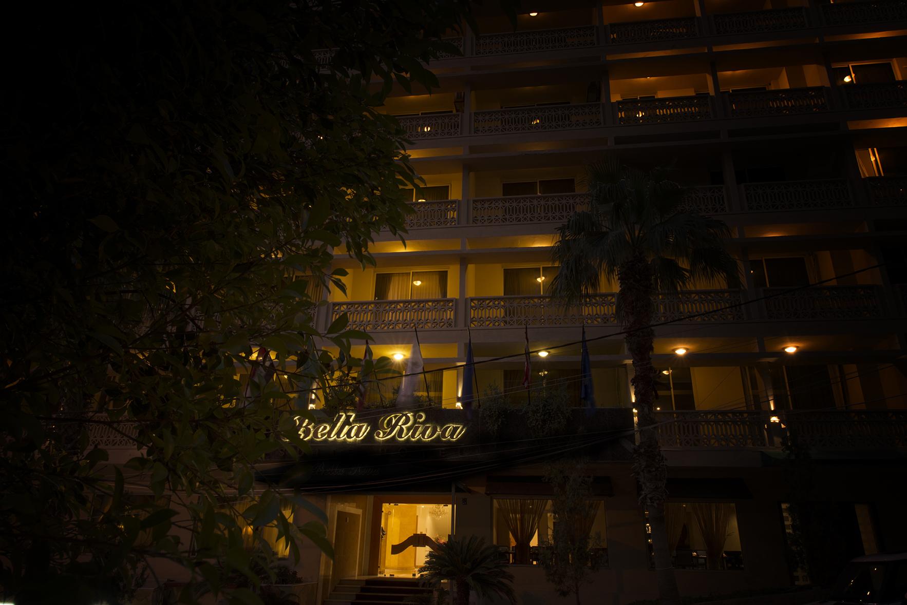 Rawche Universal Apartments Beirut Bagian luar foto