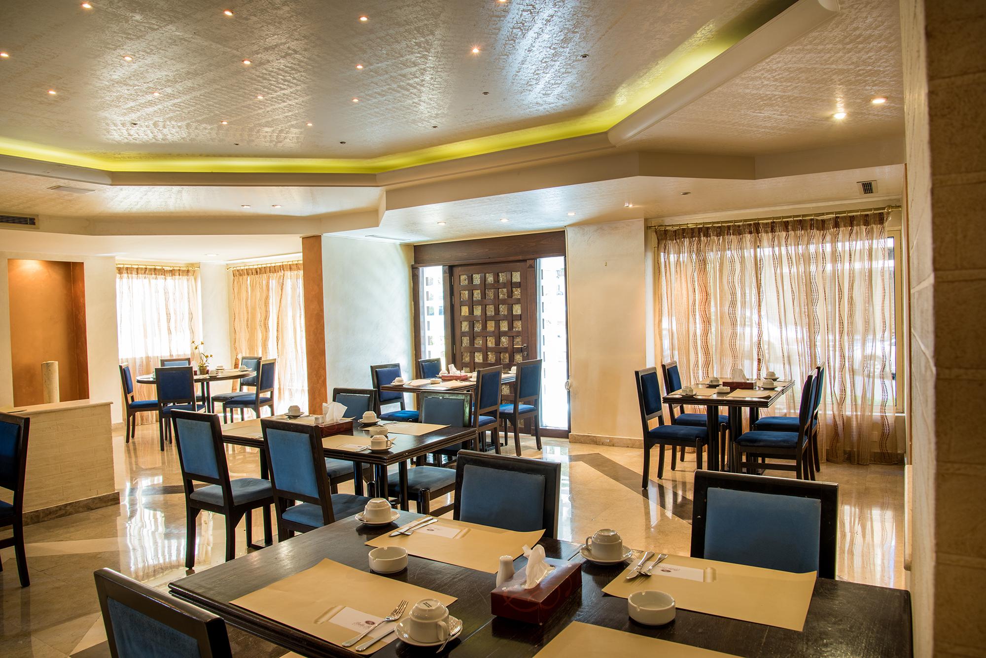 Rawche Universal Apartments Beirut Bagian luar foto