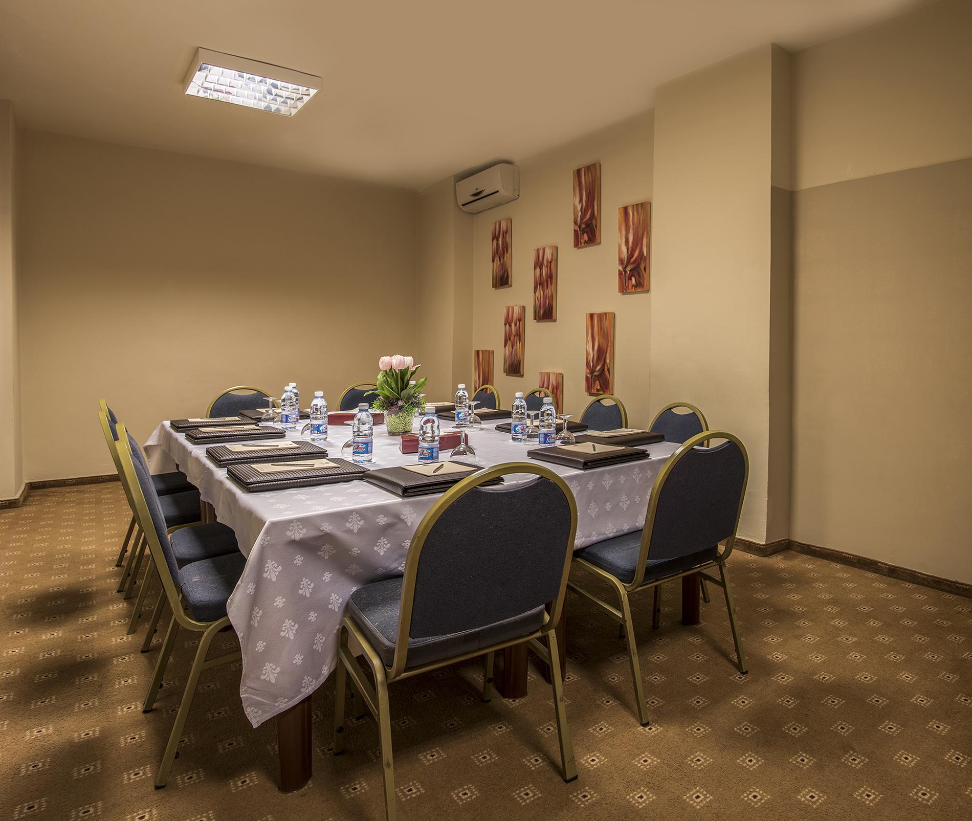 Rawche Universal Apartments Beirut Bagian luar foto