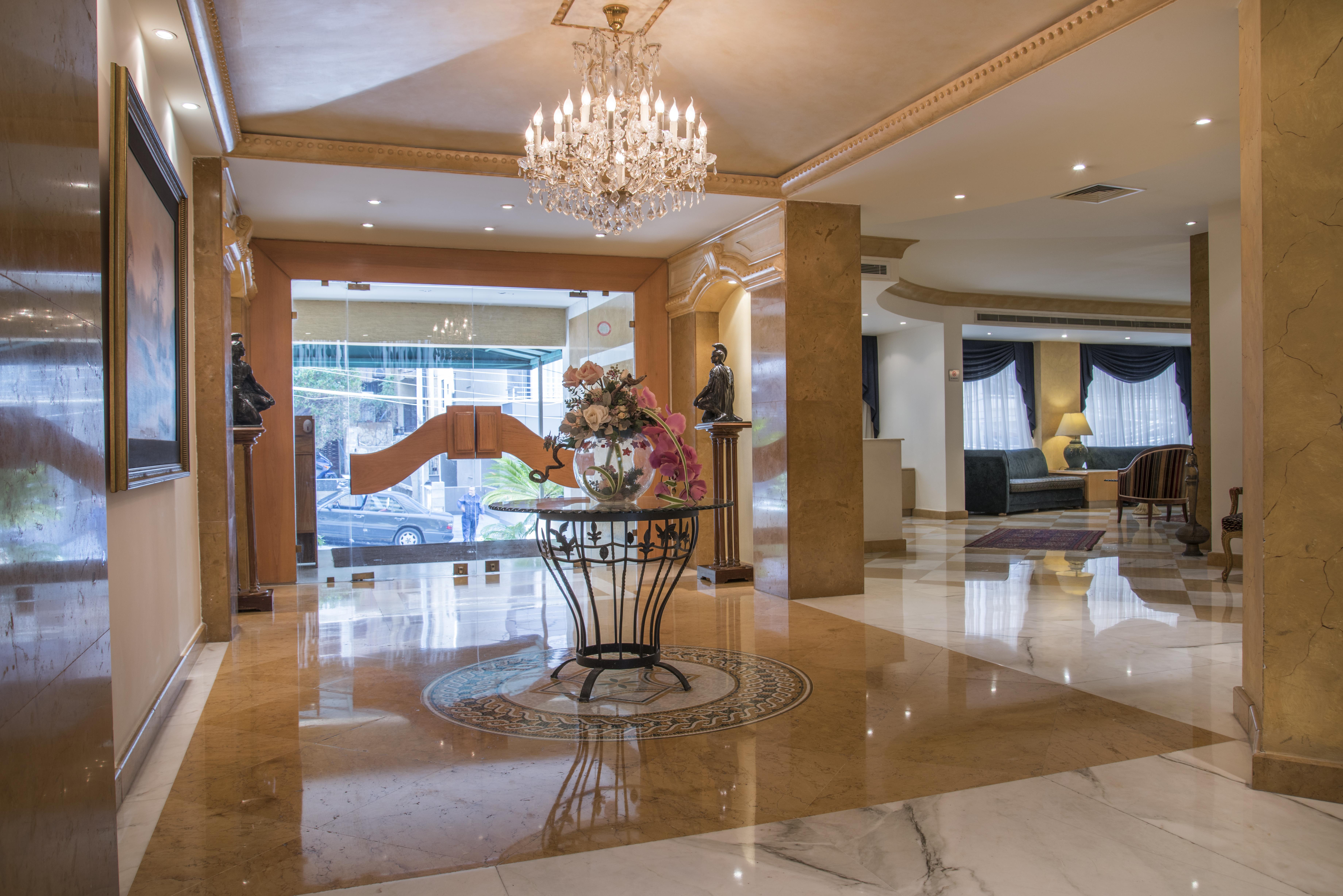 Rawche Universal Apartments Beirut Bagian luar foto