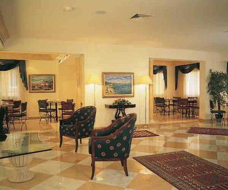 Rawche Universal Apartments Beirut Bagian luar foto