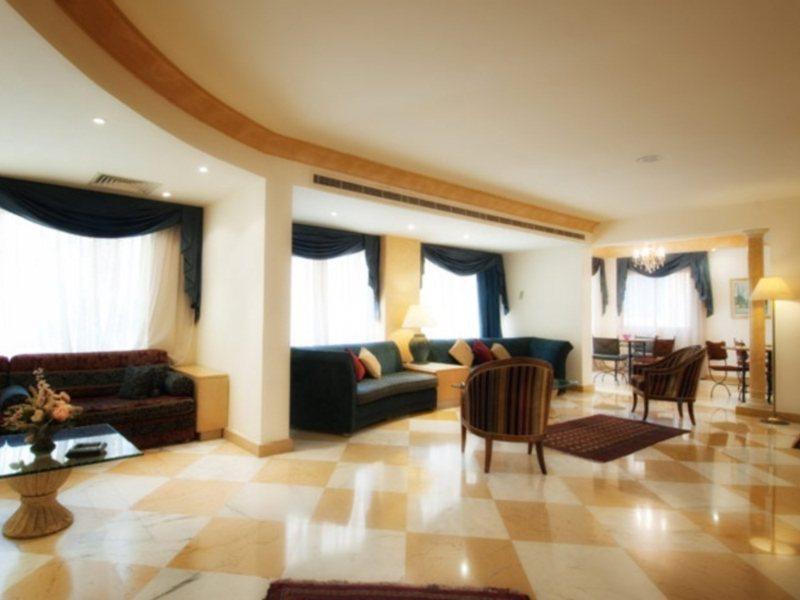 Rawche Universal Apartments Beirut Bagian luar foto