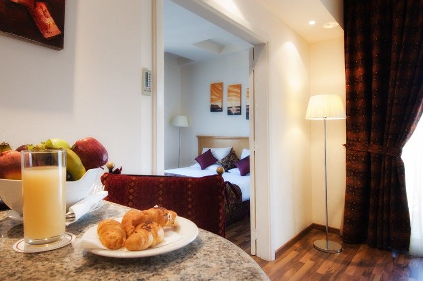Rawche Universal Apartments Beirut Bagian luar foto