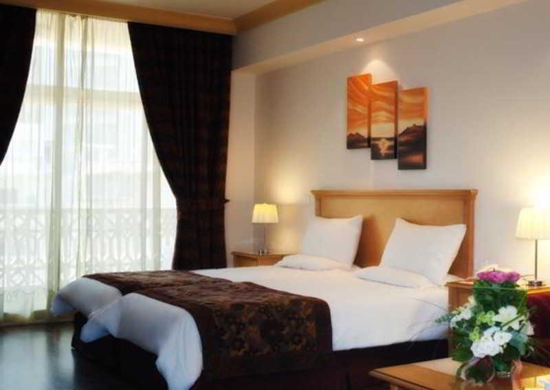 Rawche Universal Apartments Beirut Bagian luar foto