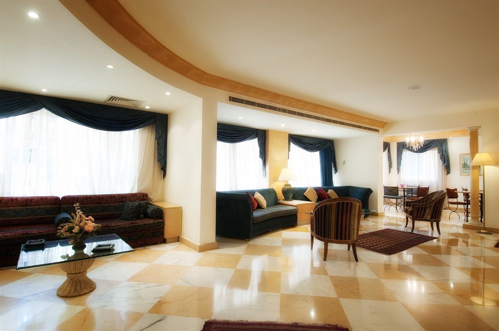 Rawche Universal Apartments Beirut Bagian luar foto