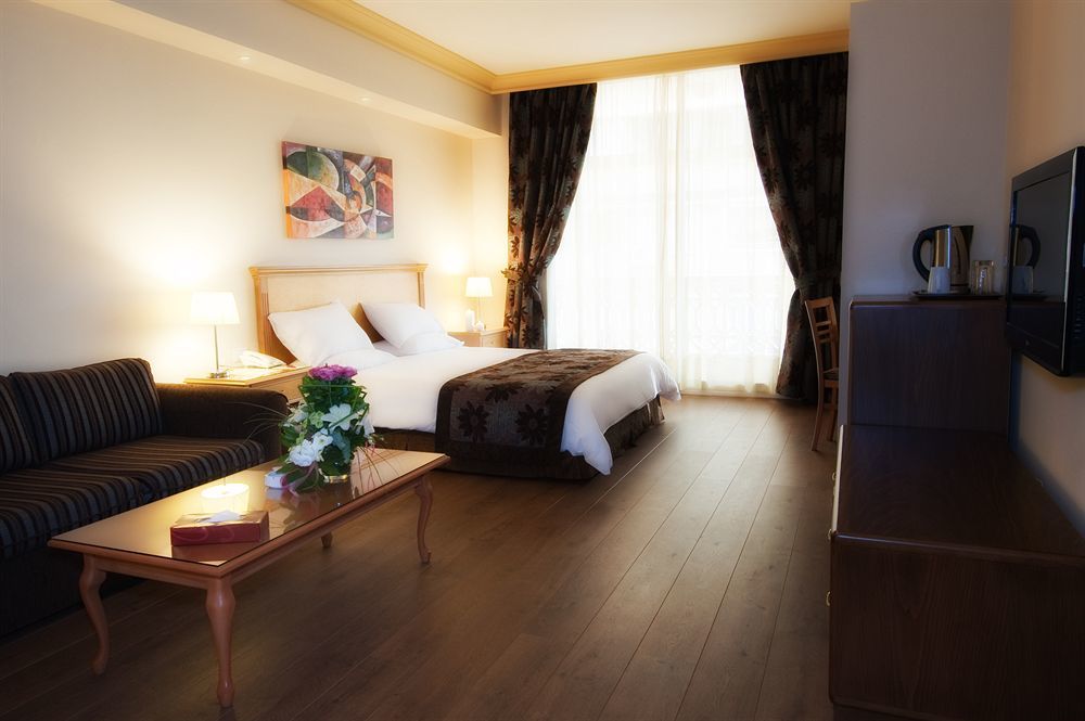 Rawche Universal Apartments Beirut Bagian luar foto