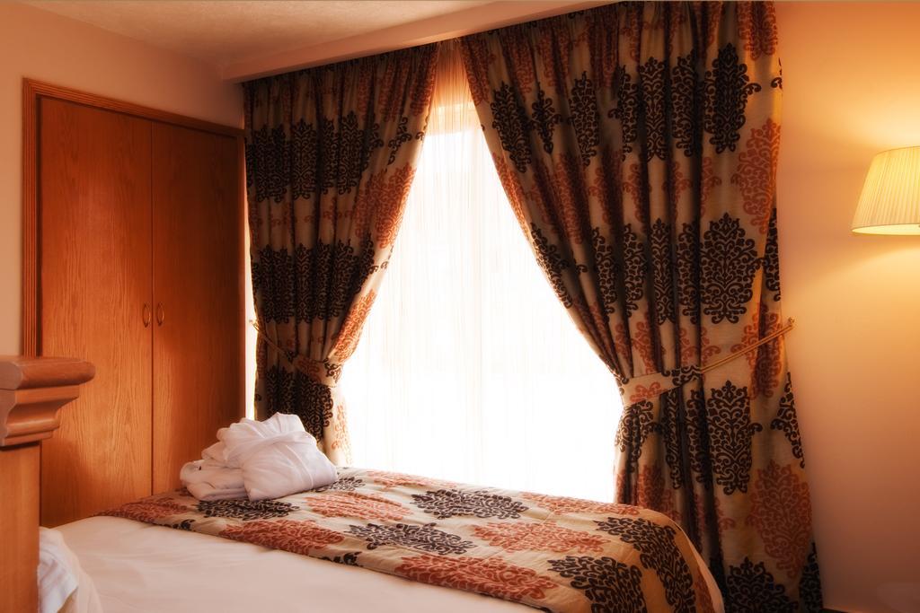 Rawche Universal Apartments Beirut Bagian luar foto