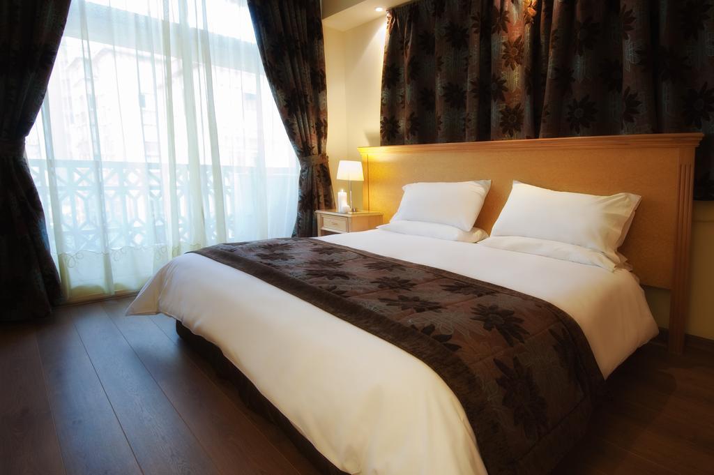 Rawche Universal Apartments Beirut Bagian luar foto