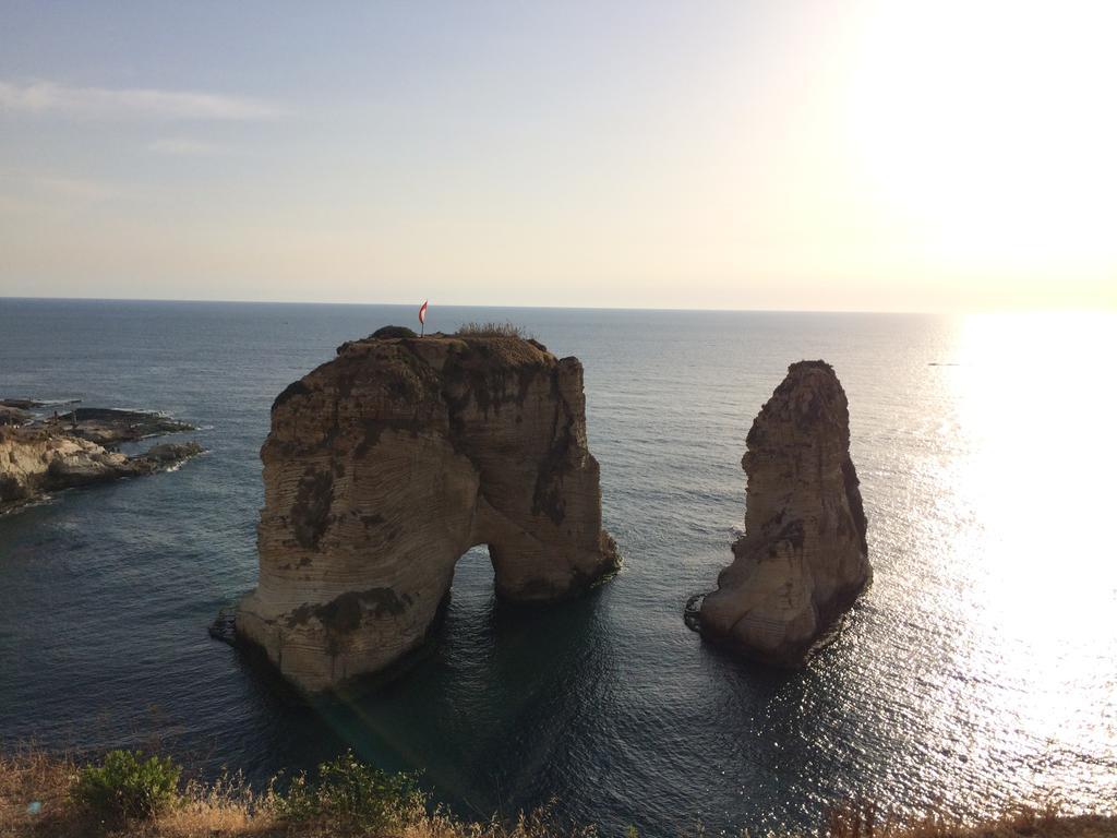 Rawche Universal Apartments Beirut Bagian luar foto