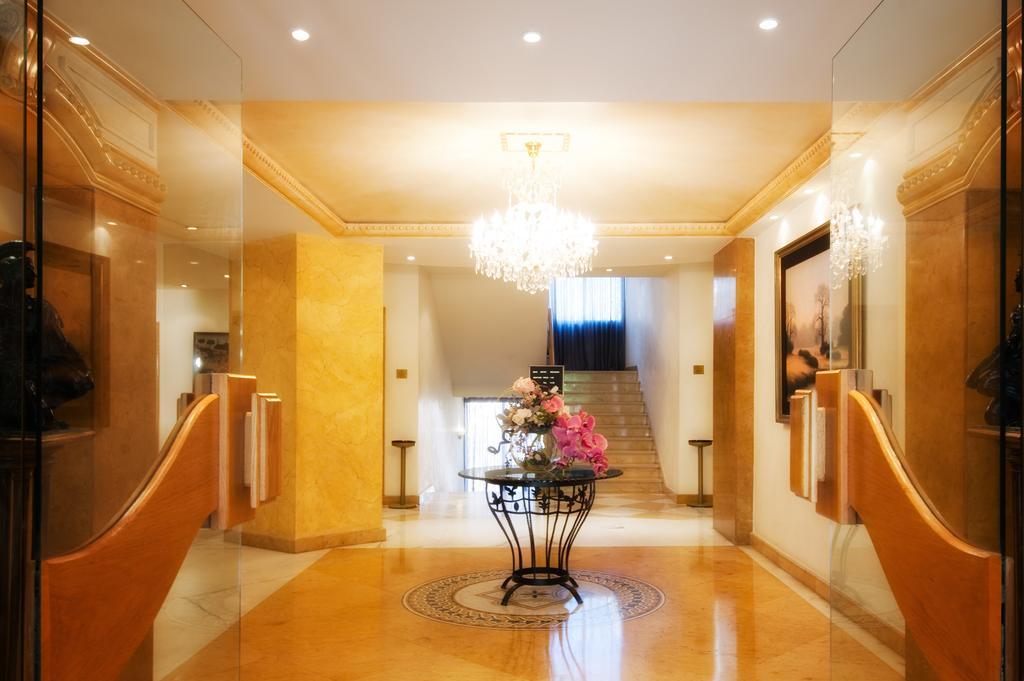 Rawche Universal Apartments Beirut Bagian luar foto